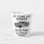 Tasse Latte Funny 80th Birthday Retro Car Banger Date d'ajout (Devant)