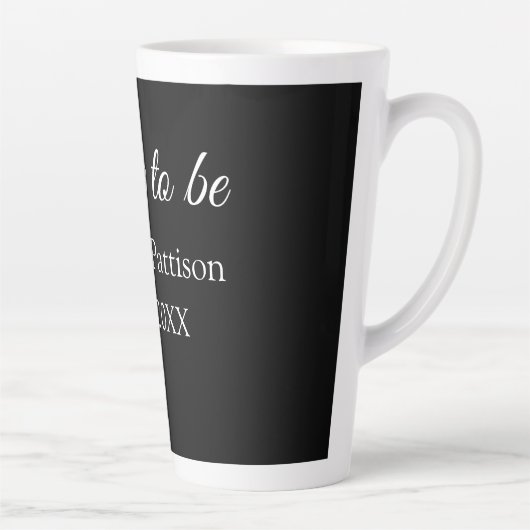 Tasse Latte futurelle mariée nom date noir blanc shower de mar (Droite)