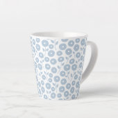 Tasse Latte Fuzzy Flower Rpt Pattern Blue on White (Angle droit)