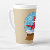 Tasse Latte Globe des neiges avec cardinal rouge mignon (Angle gauche)
