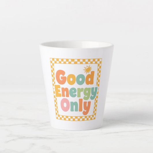 Tasse Latte "Good Energy Only" 70s Style Typography (Devant)