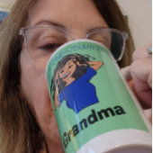 Tasse Latte Grama désagrégé confond cheveux gris Brown