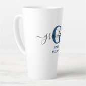 Tasse Latte Grand-père Élégant Script Monogramme Bleu (Angle gauche)