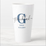 Tasse Latte Grand-père Élégant Script Monogramme Bleu<br><div class="desc">Latte tasse pour un nouveau grand-père ou bien établi depuis longtemps ! que vous pouvez personnaliser avec la date à laquelle ils sont devenus grand-père. Ce design minimaliste branché présente une palette de couleurs modernes, bleu, noir et blanc. Il a un monogramme grand-père, avec la lettre initiale G et le...</div>