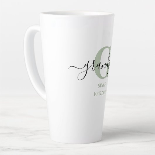 Tasse Latte Grand-père Élégant Script Monogramme Vert Argent (Angle gauche)