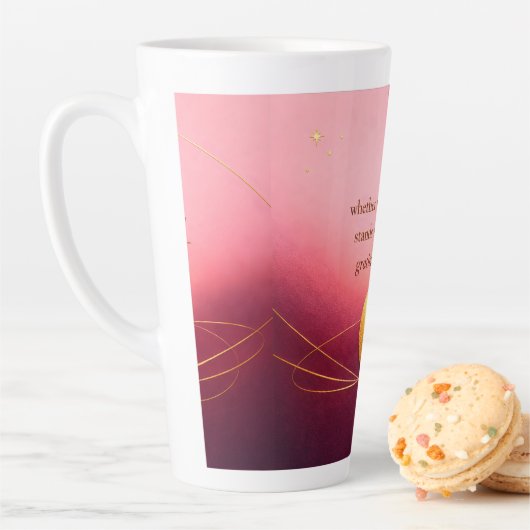 Tasse Latte Gratitude Remains™: A Love-Led Morning & Night (En situation)