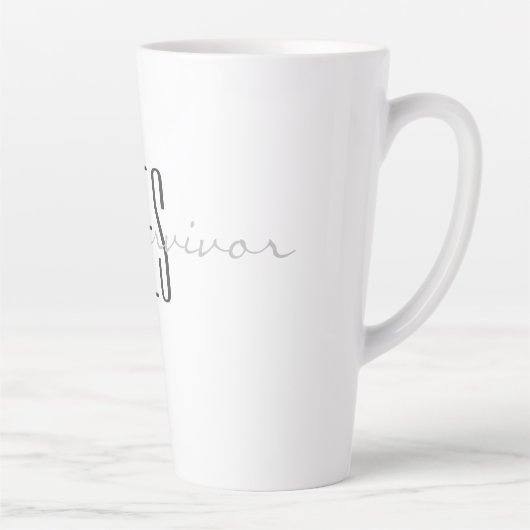 Tasse Latte Gris, Monogramme, Script Je suis un survivant 17oz (Droite)