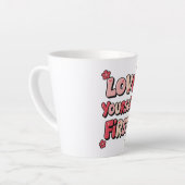 Tasse Latte Groovy Pink "Love Yourself First" Quote (Angle gauche)