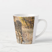 Tasse Latte Guépard regardant autour (Droite)