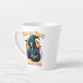 Tasse Latte Halloween Spooky Vibes: Trick or Treat Skeleton (Angle gauche)