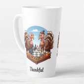 Tasse Latte Heureux, la Turquie joue aux échecs (Angle gauche)