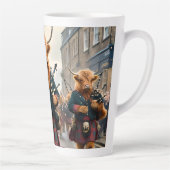 Tasse Latte Highland Harmony : Bagpipe Highland Cow Band (Droite)