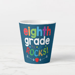 Tasse Latte Huitième année, c'est génial Professeur de 8e anné