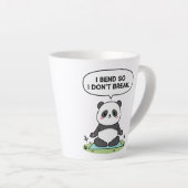 Tasse Latte “I Bend So I Don’t Break” panda design (Angle droit)