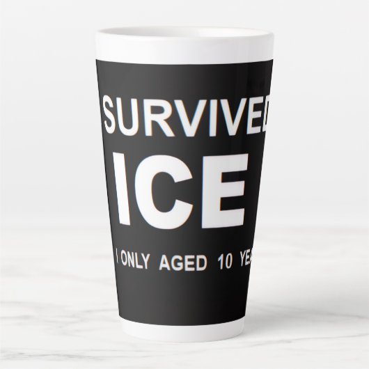 Tasse Latte I Survived ICE  (Devant)