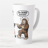 Tasse Latte Il existe! Santa & Bigfoot (Angle droit)