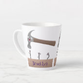 Tasse Latte Illustration de dessin mignon, marteau et ongles (Angle gauche)