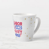 Tasse Latte Infirmière de la main-d'oeuvre et de la prestation (Angle droit)