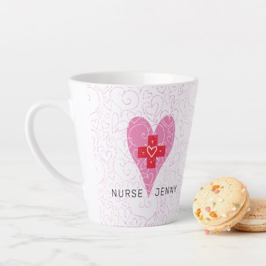 Tasse Latte Infirmière Rouge Coeur rose Personnalisé (En situation)