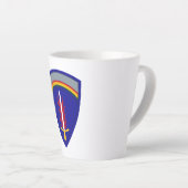 Tasse Latte Insigne Army Europe USAREUR (Angle droit)