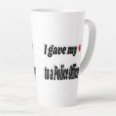 Tasse Latte J'ai donné mon coeur à un policier (Angle droit)