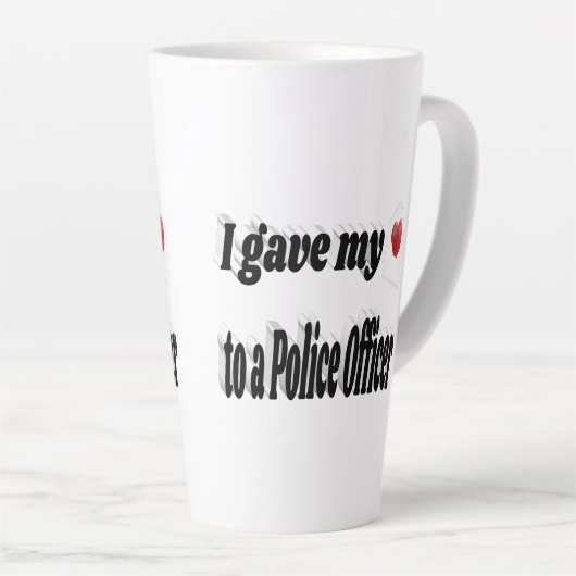 Tasse Latte J'ai donné mon coeur à un policier (Angle droit)