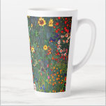 Tasse Latte Jardin aux fleurs Gustav Klimt<br><div class="desc">Latte Mug avec la peinture à l’huile de Gustav Klimt Jardin à tournesols (1907). Un beau jardin de tournesols et de belles fleurs bleues,  rouges,  violettes,  roses et blanches. Un grand cadeau pour les amateurs d'art Art Nouveau et autrichien.</div>