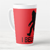 Tasse Latte Je crois en Bigfoot (Angle gauche)