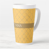 Tasse Latte Joli Daffodil Gold Quatrefoil Personnalisé (Angle droit)