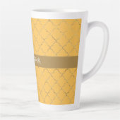 Tasse Latte Joli Daffodil Gold Quatrefoil Personnalisé (Droite)