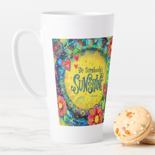 Tasse Latte Joli floral soleil brillant jaune Inspirivité (En situation)
