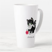 Tasse Latte Joli tuxedo noir & blanc chat chaton avec balle ro (Angle droit)