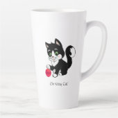 Tasse Latte Joli tuxedo noir & blanc chat chaton avec balle ro (Droite)