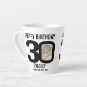 Tasse Latte Joyeux anniversaire 30 nom deux photos en année mo (Angle gauche)