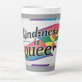 Tasse Latte Kindness is Queer - Conçu par ShelloCB (Devant)