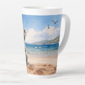 Tasse Latte Koala sur une plage de sable (Angle droit)