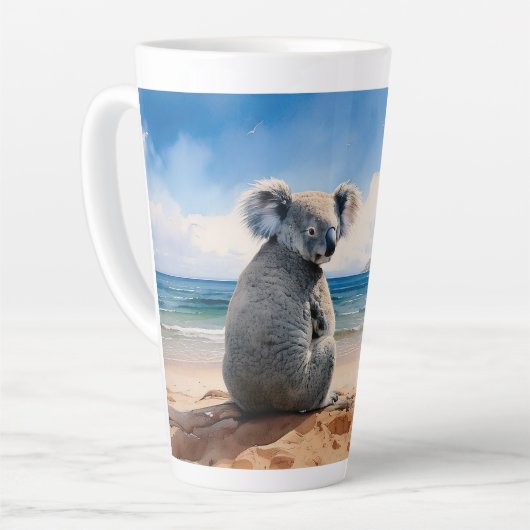 Tasse Latte Koala sur une plage de sable (Angle gauche)