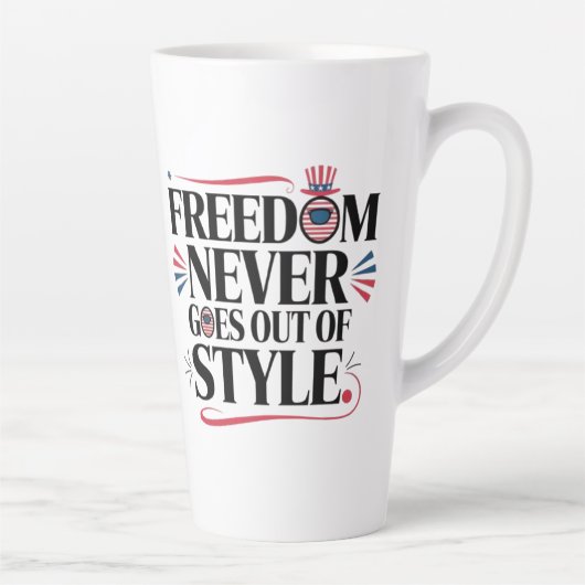 Tasse Latte la liberté ne va jamais dans le style (Droite)