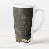 Tasse Latte La rivière Kaweah dans le parc national de Sequoia (Droite)