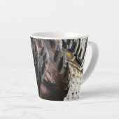 Tasse Latte La Turquie sauvage Plumes I Abstrait Nature Design (Angle droit)