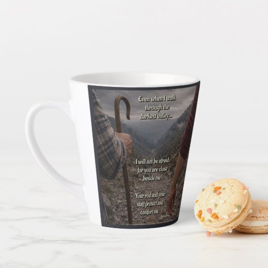 Tasse Latte La vallée la plus sombre (En situation)