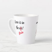 Tasse Latte L'amour est dans la boue du cerveau (Angle gauche)