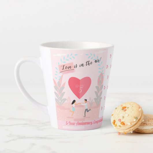 Tasse Latte "L'amour est dans l'air !" Anniversaire des couple (En situation)