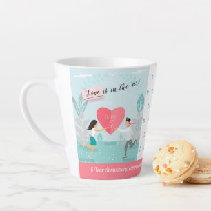 Tasse Latte "L'amour est dans l'air !" Anniversaire des couple
