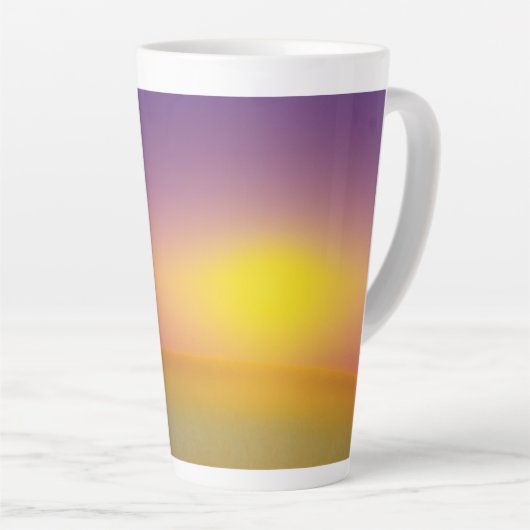 Tasse Latte Lapin blanc mignon sur Grassy Hill au lever du sol (Angle droit)