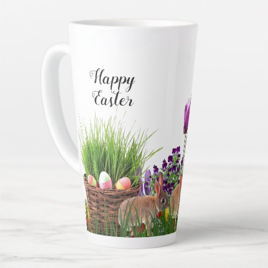 Tasse Latte Lapin de Pâques heureux dans un jardin de tulipes  (Angle gauche)