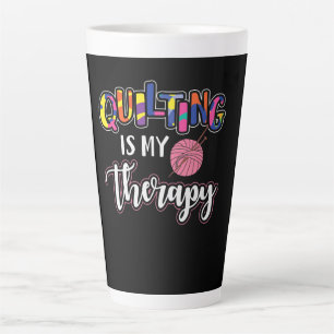 Tasse Latte Le courtepointe est ma thérapie Drôle cadeau de