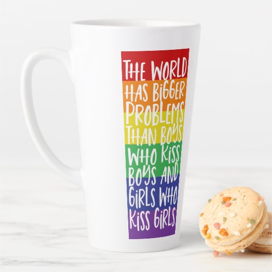 Tasse Latte Le Monde Arc-En-Ciel gay pride A De Plus Gros Prob (En situation)