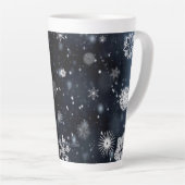Tasse Latte Le Noël de SlipperyJoe, hiver magique paisible à (Angle droit)