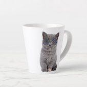 Tasse Latte Le regard galactique Le Kitty Stellar dans les lun (Angle droit)